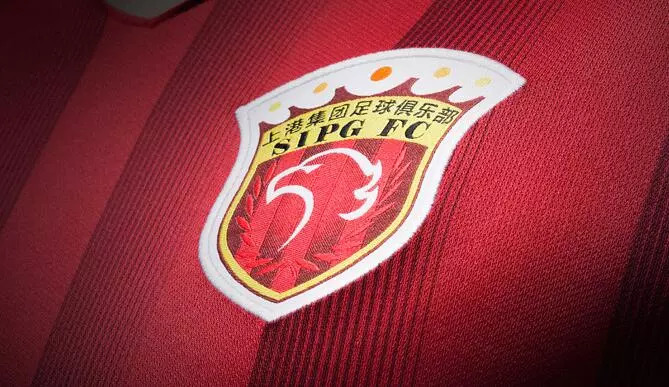 德天空：法兰克福中场乌尊肌肉受伤，预计12月欧冠踢巴萨复出（德媒天空体育：法兰克福中场乌尊肌肉受伤，预计欧冠12月战巴萨时复出）