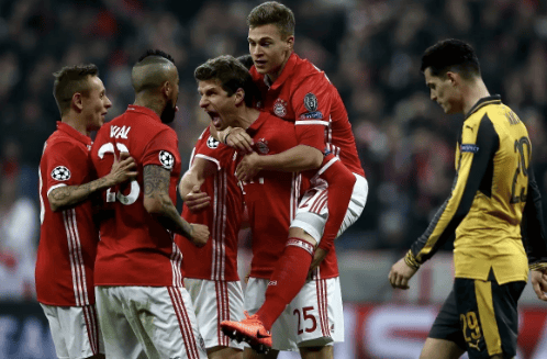 崩盘！利物浦3连败+3场丢10球，各赛事12场比赛狂输9场（溃败！利物浦三连败，近三战丢10球，近12场各项赛事输掉9场）