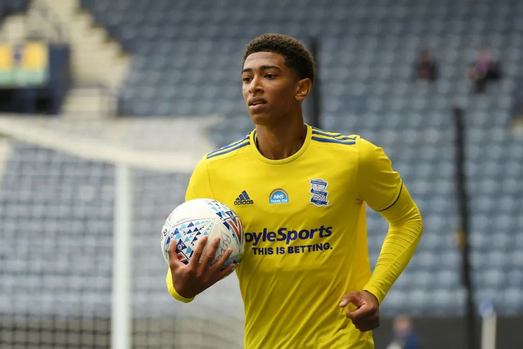 孔帕尼：凯恩和对手的手臂位置几乎一样，这种情况不该判点球