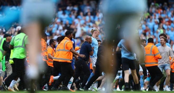 邮报：曼联的球探上周考察了奥林匹亚科斯中场穆扎基蒂斯