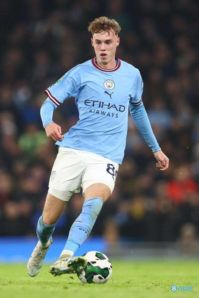 德媒：金玟哉大腿肌肉疼痛，可能会伤缺数场（德媒：金玟哉大腿肌肉不适，或缺席多场比赛）