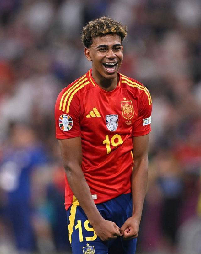 全是重磅对决！联赛杯半决赛：伦敦德比切尔西vs阿森纳，曼城vs纽卡（联赛杯半决赛双重焦点：伦敦德比切尔西战阿森纳，曼城迎战纽卡斯尔）