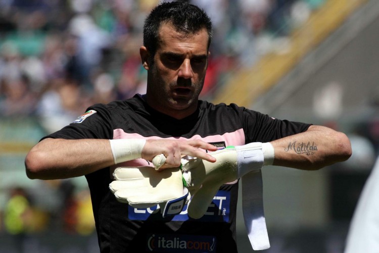 英超焦点战：阿森纳主场迎战切尔西,（英超重磅对决：阿森纳坐镇主场迎战切尔西）