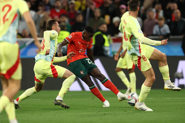 温家宝：球迷的呐喊让我们充满动力，场下我也会跟着他们唱歌