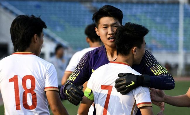 率队晋级美职联1／4决赛后，梅西现场观看儿子训练