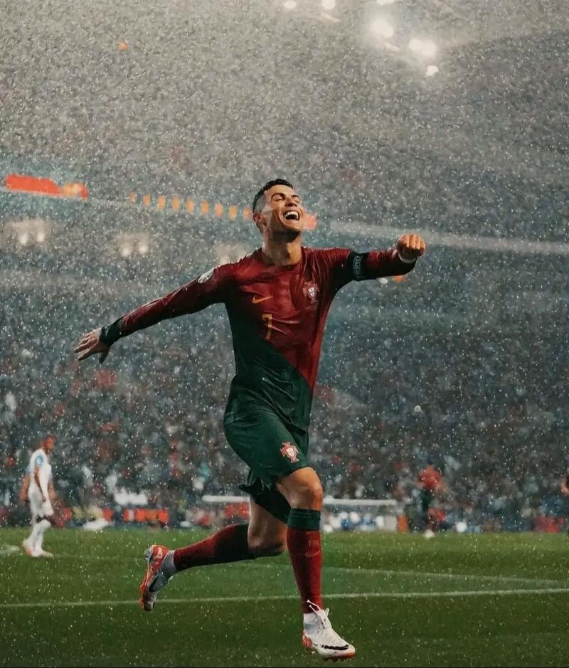 与4结缘，多特5轮欧冠联赛有4轮打入4球，剩下1轮被曼城进4球（多特与数字4难解难分：欧冠5轮中4场各进4球，另1场被曼城灌4球）