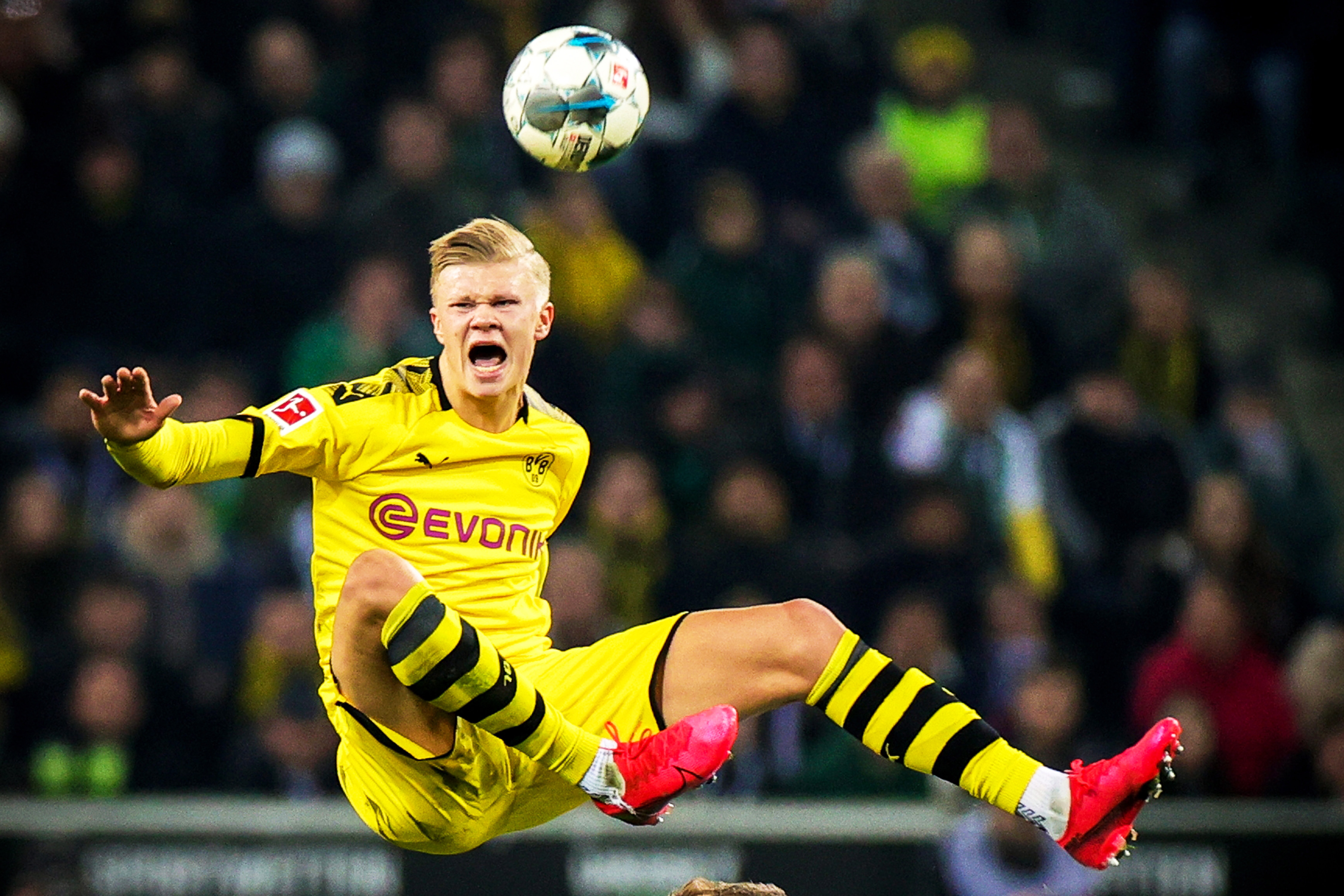 里肯：拜仁本赛季的表现非常出色，他们有望赢得三冠王（里肯：拜仁本季表现抢眼，三冠在望）