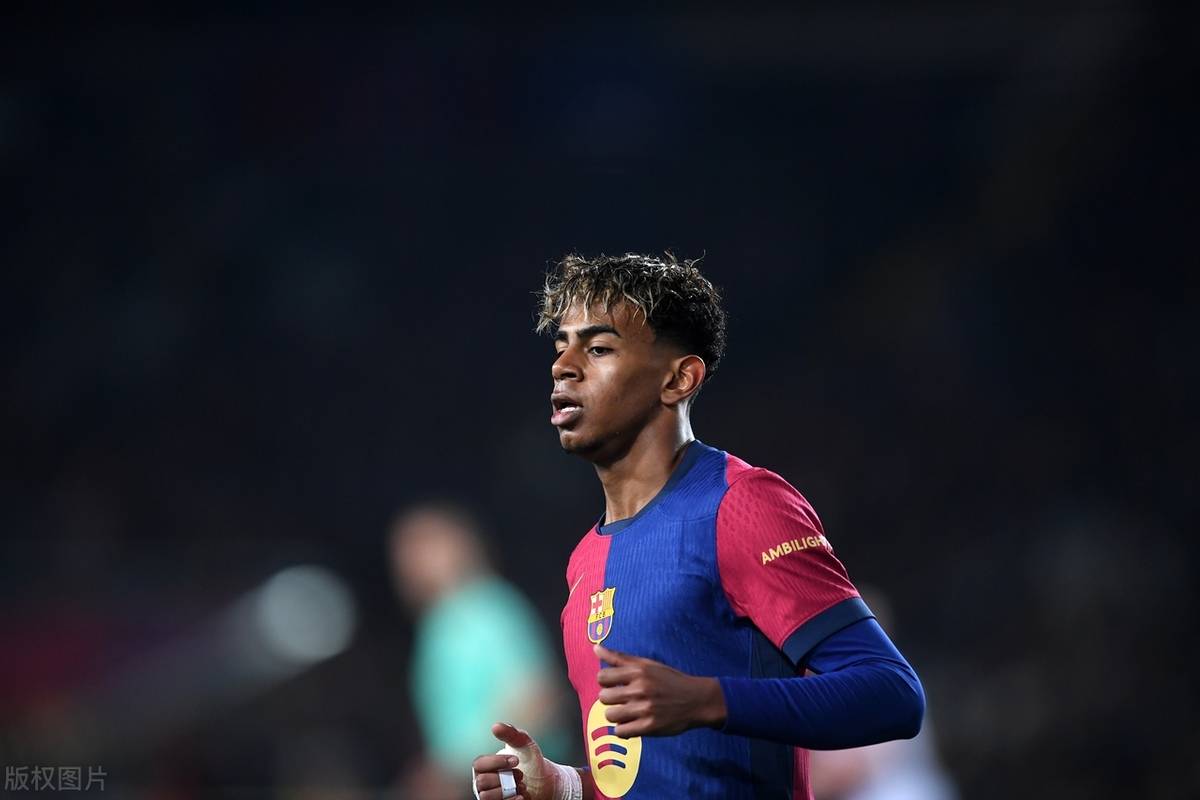 伊尔迪兹：我踢伪9号？大家可以拭目以待；斯帅没给我额外压力