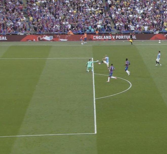 丹麦后卫：过去两场比赛太可笑了，我现在不知道该说什么（丹麦后卫：最近两战太离谱了，我已无言以对）