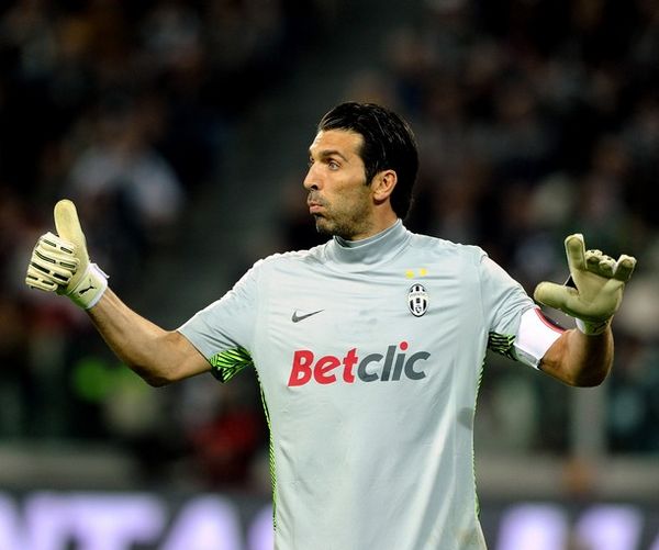 日职联战报：两队屡失良机，东京绿茵0-0福冈黄蜂