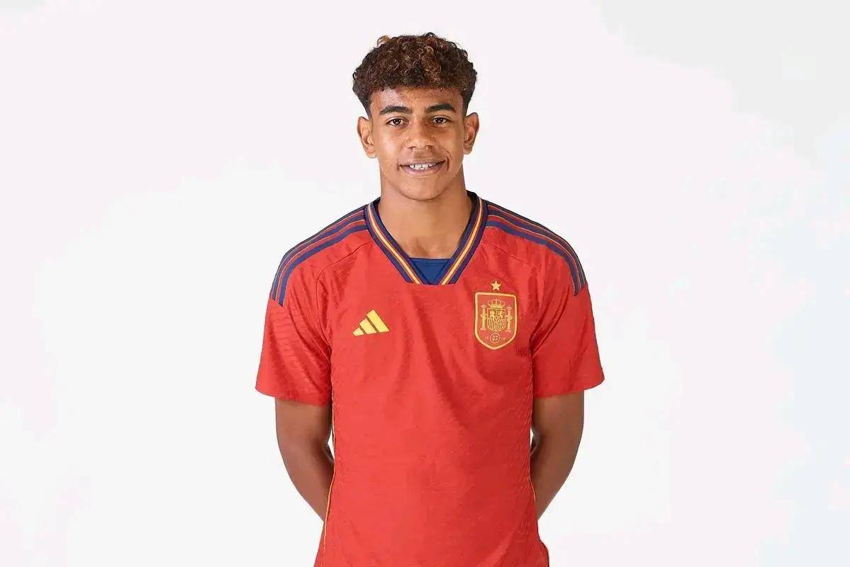 表现“两极分化”：回顾萨利巴上一次对阵拜仁的表现